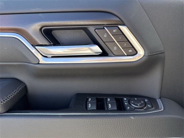 GMC Sierra 2500HD Vehicle Full-screen Gallery Image 13