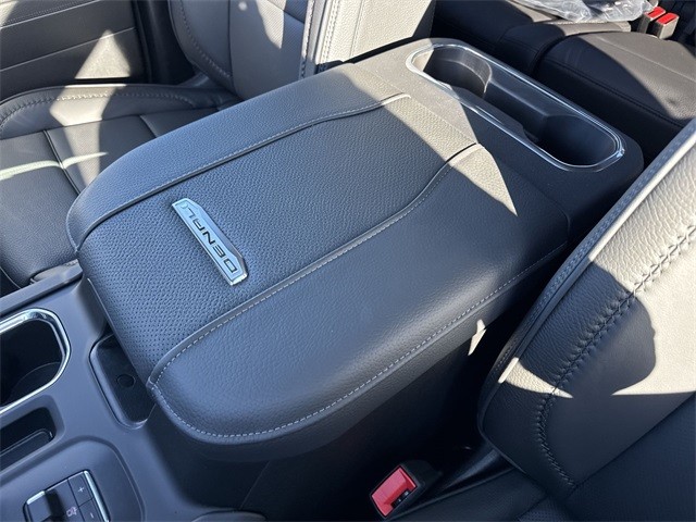 GMC Sierra 2500HD Vehicle Full-screen Gallery Image 21