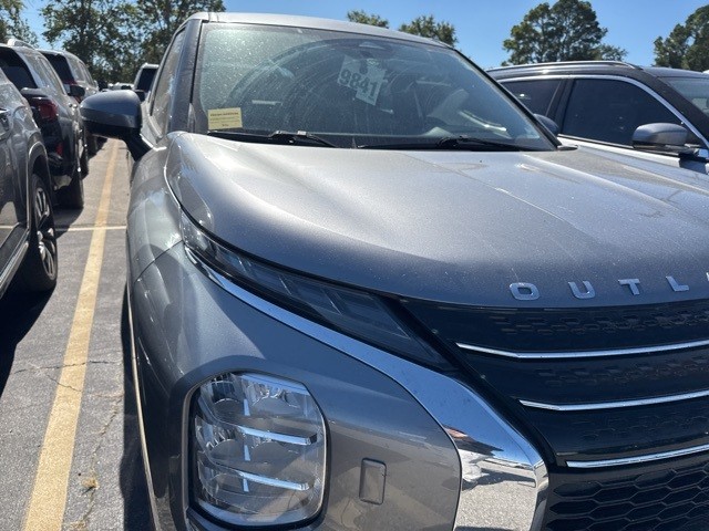 Mitsubishi Outlander Vehicle Full-screen Gallery Image 05