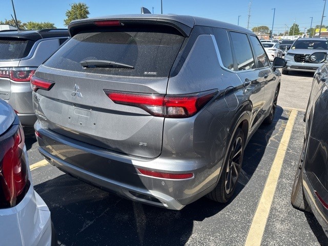 Mitsubishi Outlander Vehicle Full-screen Gallery Image 10