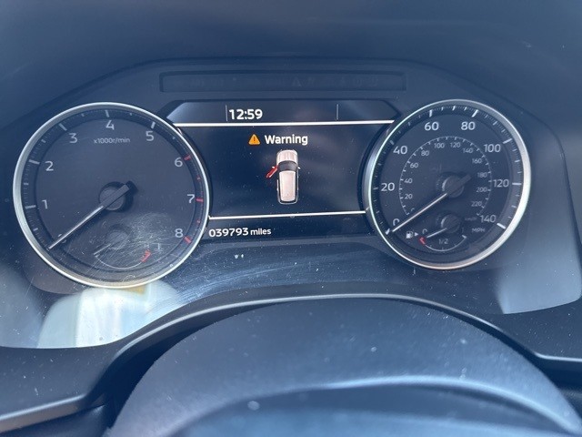 Mitsubishi Outlander Vehicle Full-screen Gallery Image 13