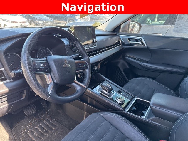 Mitsubishi Outlander Vehicle Full-screen Gallery Image 14