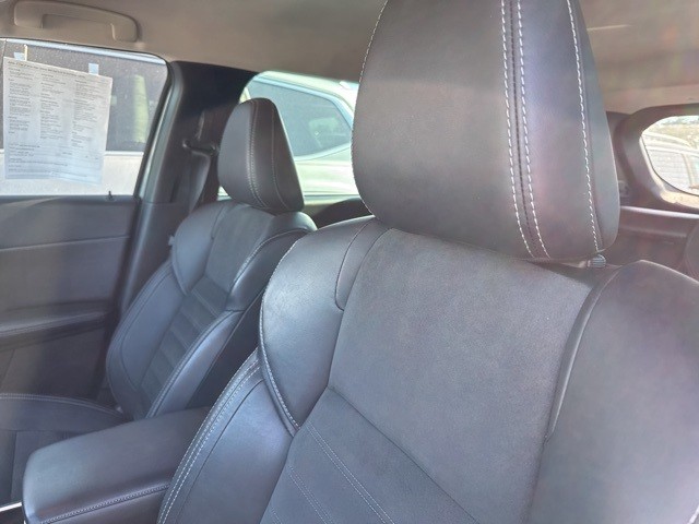 Mitsubishi Outlander Vehicle Full-screen Gallery Image 15