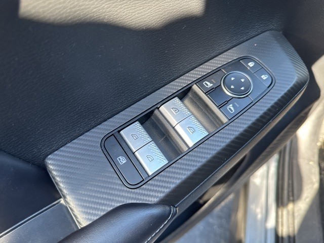 Mitsubishi Outlander Vehicle Full-screen Gallery Image 18