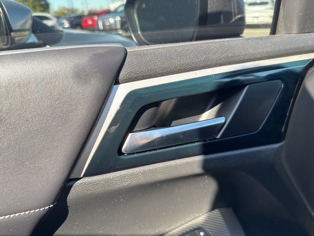 Mitsubishi Outlander Vehicle Full-screen Gallery Image 19