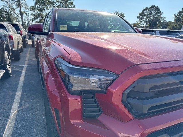 Toyota Tacoma 4WD Vehicle Full-screen Gallery Image 05