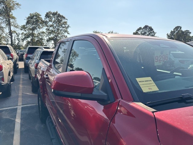 Toyota Tacoma 4WD Vehicle Full-screen Gallery Image 07