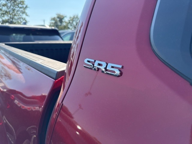 Toyota Tacoma 4WD Vehicle Full-screen Gallery Image 10