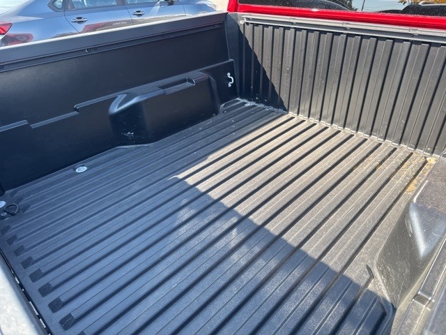 Toyota Tacoma 4WD Vehicle Full-screen Gallery Image 11