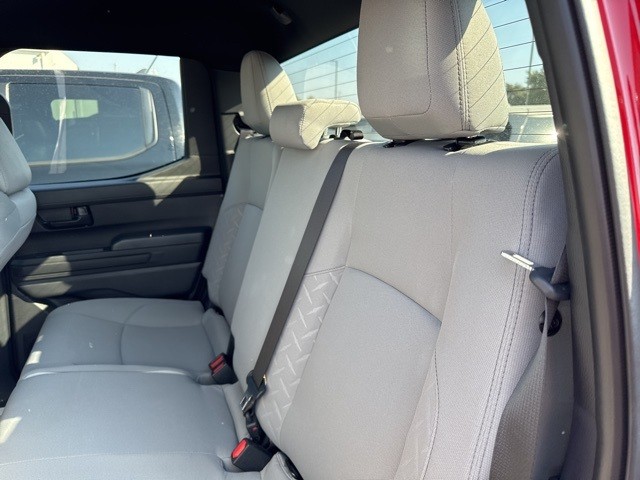 Toyota Tacoma 4WD Vehicle Full-screen Gallery Image 14