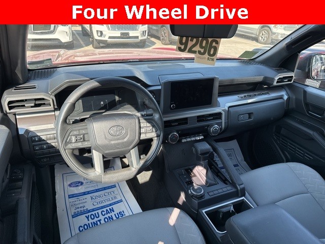 Toyota Tacoma 4WD Vehicle Full-screen Gallery Image 15