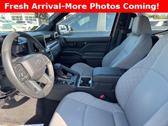 Toyota Tacoma 4WD Vehicle Full-screen Gallery Image 18