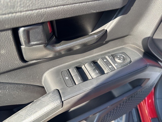 Toyota Tacoma 4WD Vehicle Full-screen Gallery Image 20