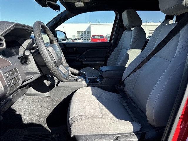 Toyota Tacoma 4WD Vehicle Full-screen Gallery Image 22