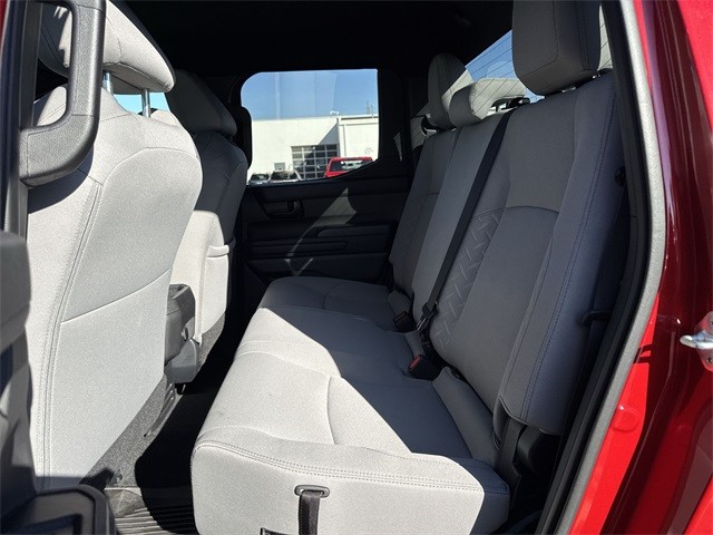 Toyota Tacoma 4WD Vehicle Full-screen Gallery Image 27