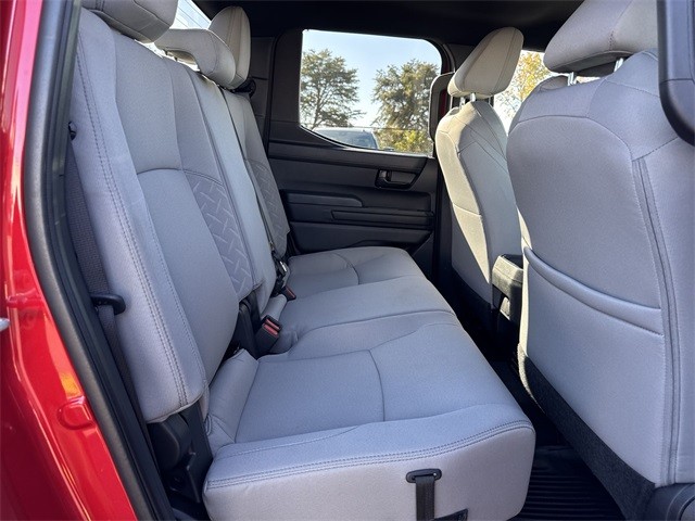 Toyota Tacoma 4WD Vehicle Full-screen Gallery Image 29