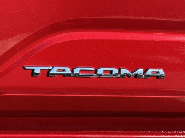 Toyota Tacoma 4WD Vehicle Full-screen Gallery Image 34