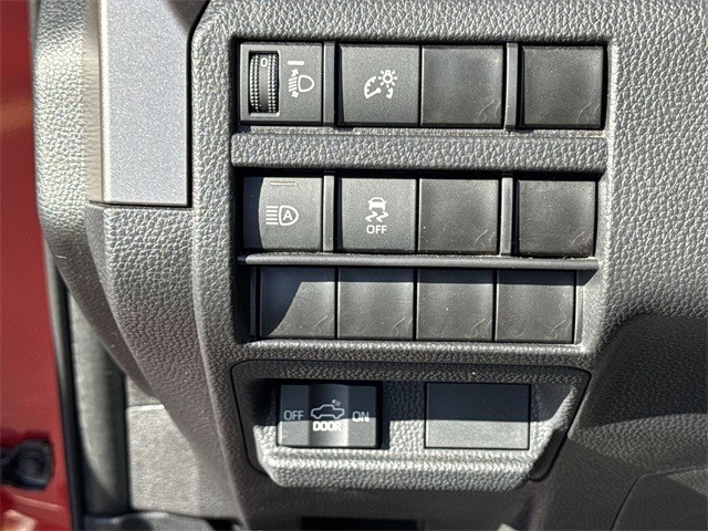 Toyota Tacoma 4WD Vehicle Full-screen Gallery Image 37