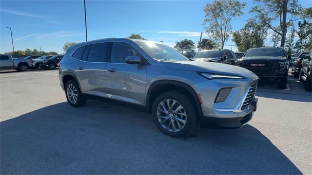 Buick Enclave Vehicle Full-screen Gallery Image 02