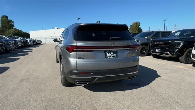 Buick Enclave Vehicle Full-screen Gallery Image 07