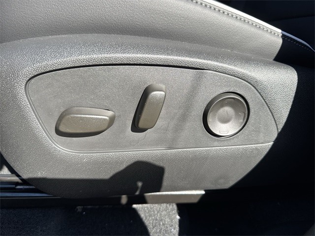 Buick Enclave Vehicle Full-screen Gallery Image 12