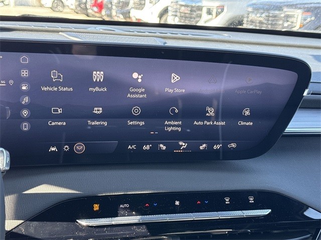 Buick Enclave Vehicle Full-screen Gallery Image 16