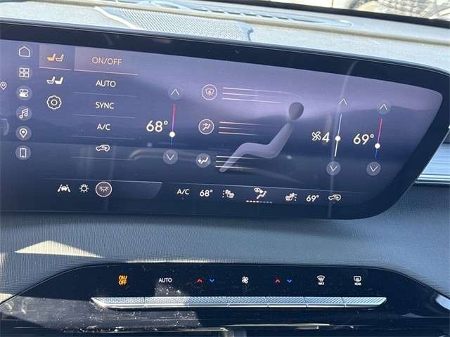 Buick Enclave Vehicle Full-screen Gallery Image 19