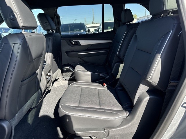 Buick Enclave Vehicle Full-screen Gallery Image 22