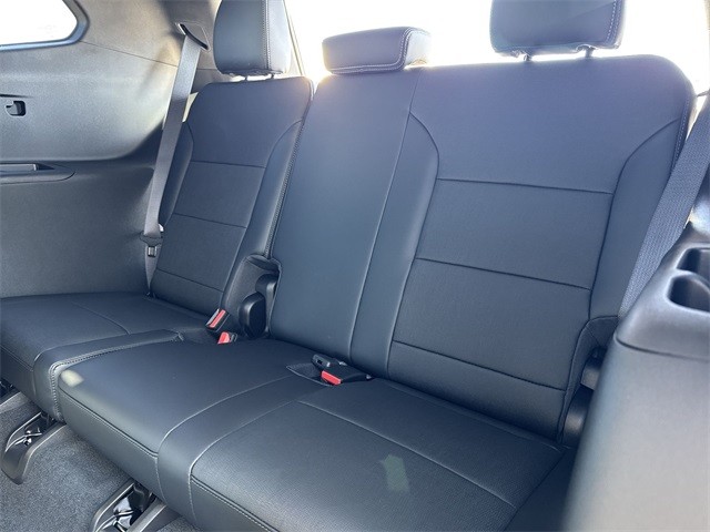 Buick Enclave Vehicle Full-screen Gallery Image 23