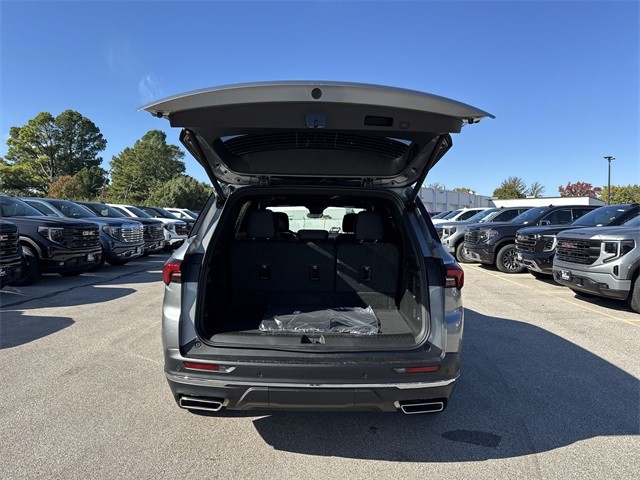 Buick Enclave Vehicle Full-screen Gallery Image 24