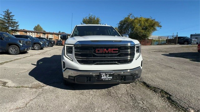 GMC Sierra 1500 Vehicle Full-screen Gallery Image 03