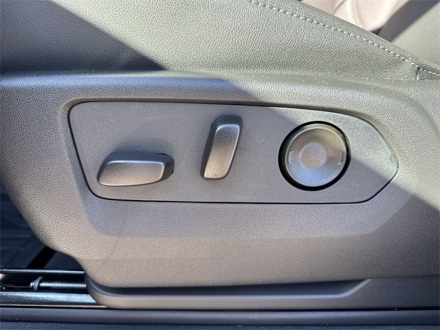 GMC Sierra 1500 Vehicle Full-screen Gallery Image 12