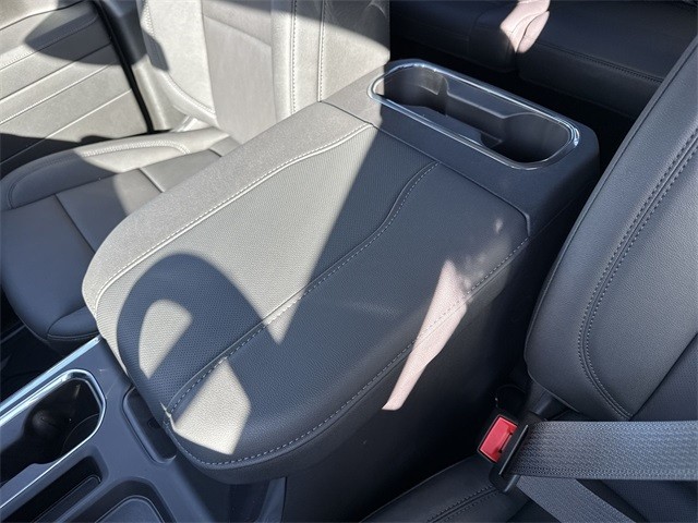 GMC Sierra 1500 Vehicle Full-screen Gallery Image 21