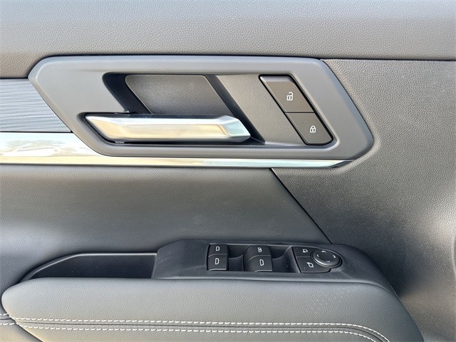 GMC Terrain Vehicle Full-screen Gallery Image 13