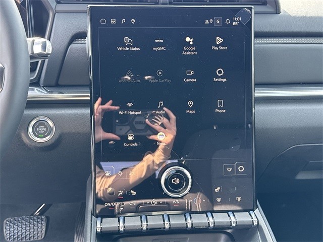 GMC Terrain Vehicle Full-screen Gallery Image 16