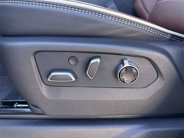 GMC Sierra 1500 Vehicle Full-screen Gallery Image 12