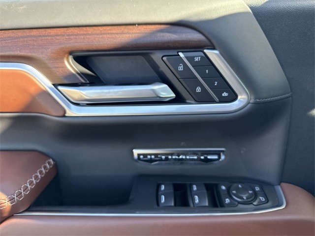 GMC Sierra 1500 Vehicle Full-screen Gallery Image 13