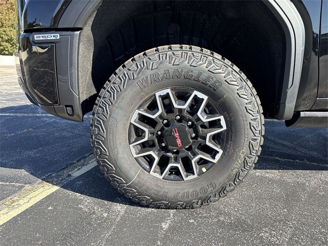 GMC Sierra 2500HD Vehicle Full-screen Gallery Image 10