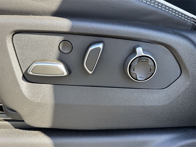 GMC Sierra 2500HD Vehicle Full-screen Gallery Image 12