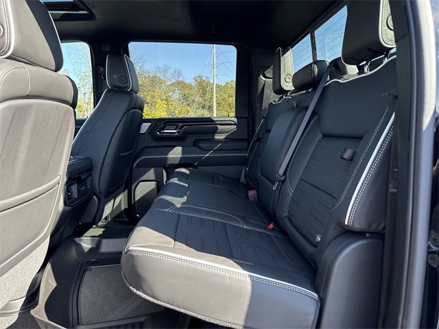 GMC Sierra 2500HD Vehicle Full-screen Gallery Image 23