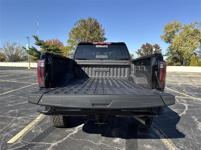 GMC Sierra 2500HD Vehicle Full-screen Gallery Image 24