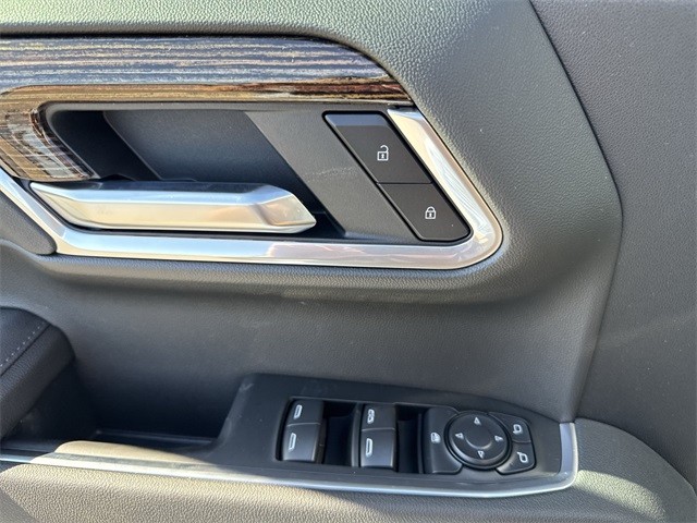 GMC Sierra 1500 Vehicle Full-screen Gallery Image 13