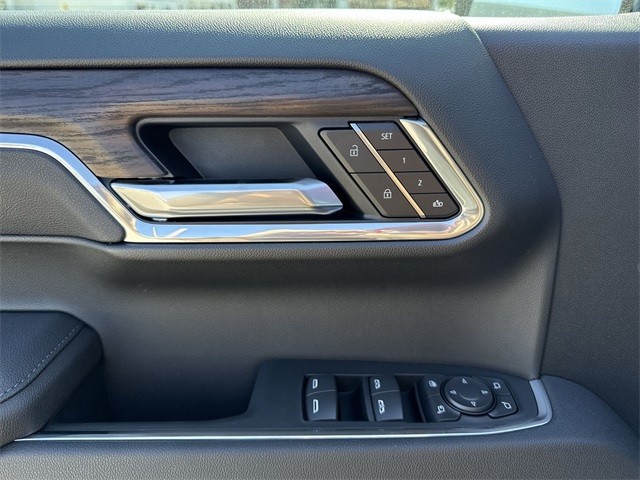 GMC Sierra 1500 Vehicle Full-screen Gallery Image 13