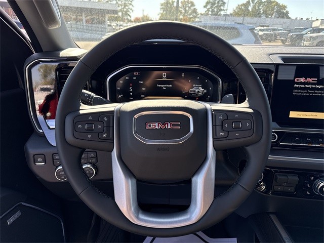 GMC Sierra 1500 Vehicle Full-screen Gallery Image 14