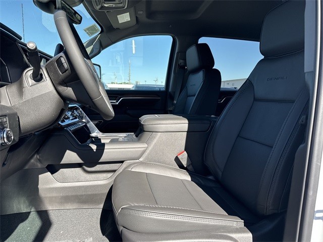 GMC Sierra 2500HD Vehicle Full-screen Gallery Image 11