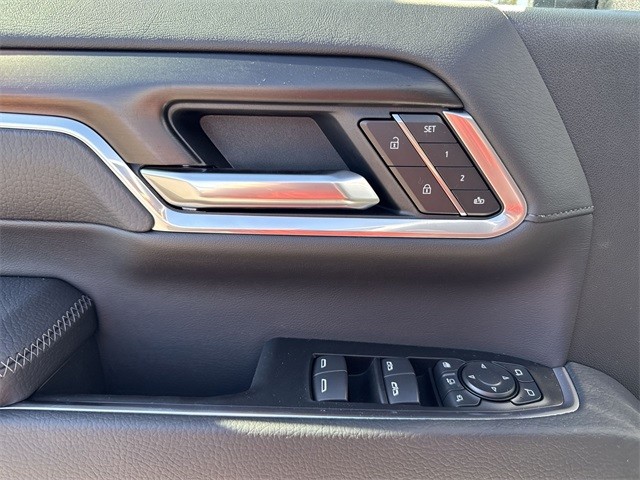 GMC Sierra 2500HD Vehicle Full-screen Gallery Image 13