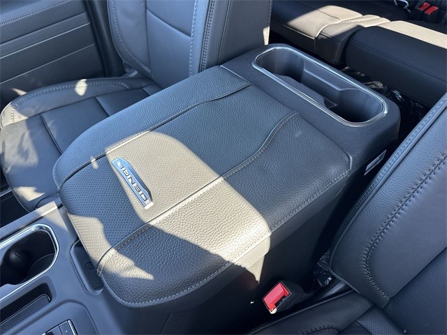 GMC Sierra 2500HD Vehicle Full-screen Gallery Image 21