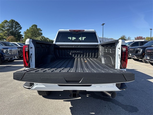 GMC Sierra 2500HD Vehicle Full-screen Gallery Image 23