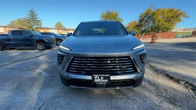 Buick Enclave Vehicle Full-screen Gallery Image 03