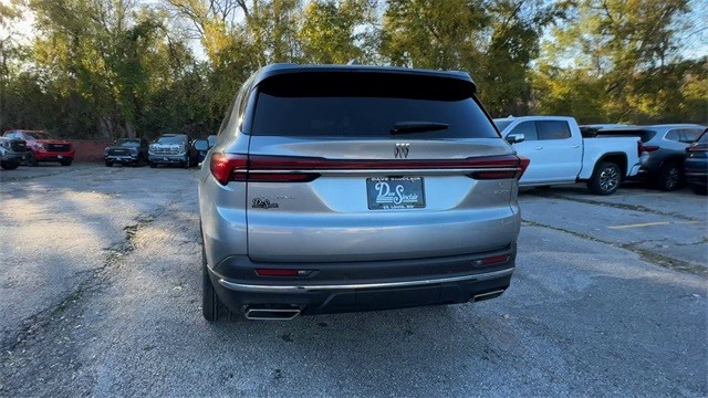 Buick Enclave Vehicle Full-screen Gallery Image 07
